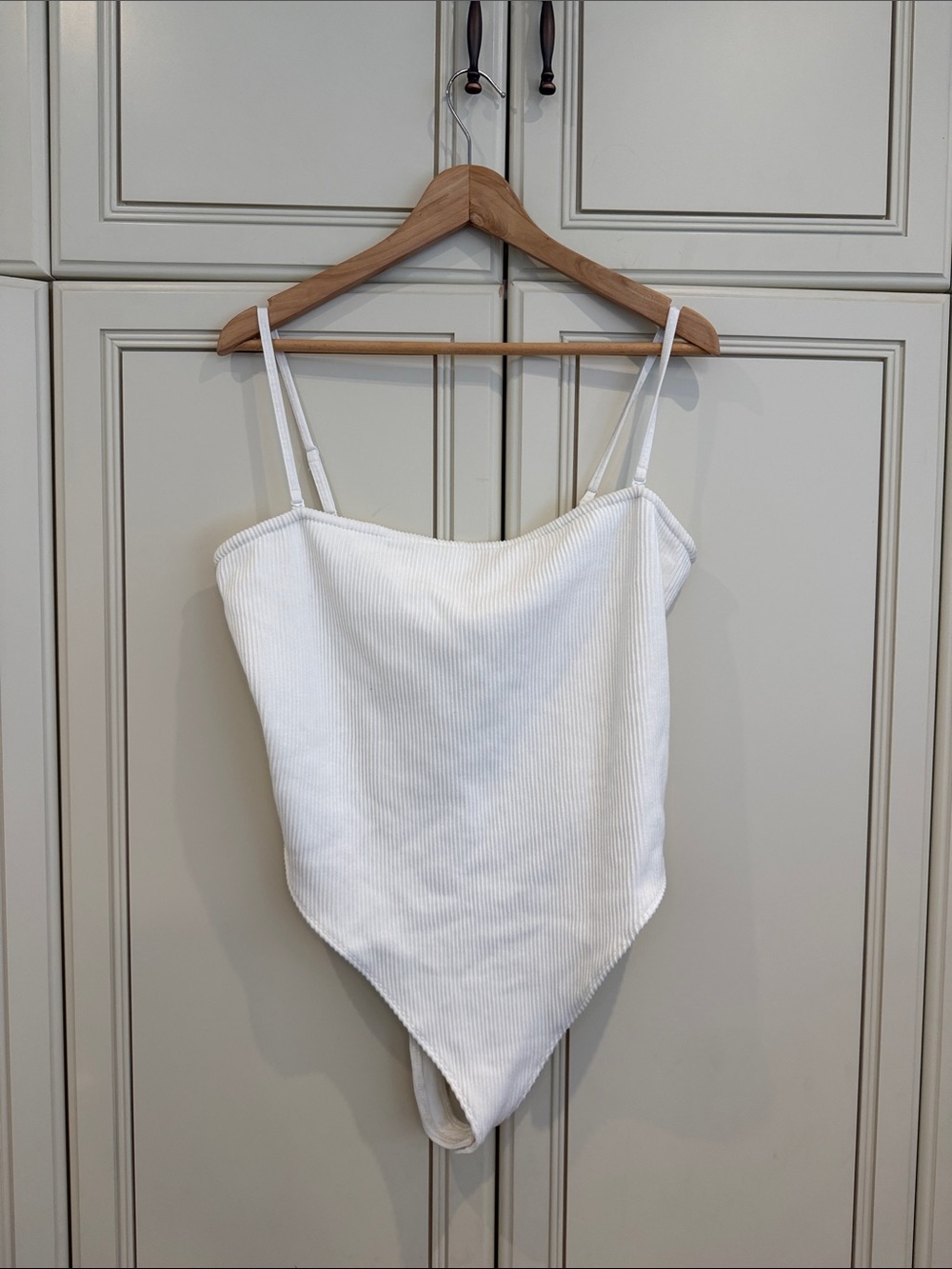 Good American White Ribbed V-Neck Bodysuit